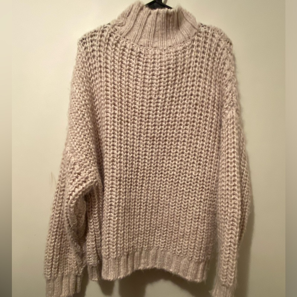 CHUNKY SWEATER
